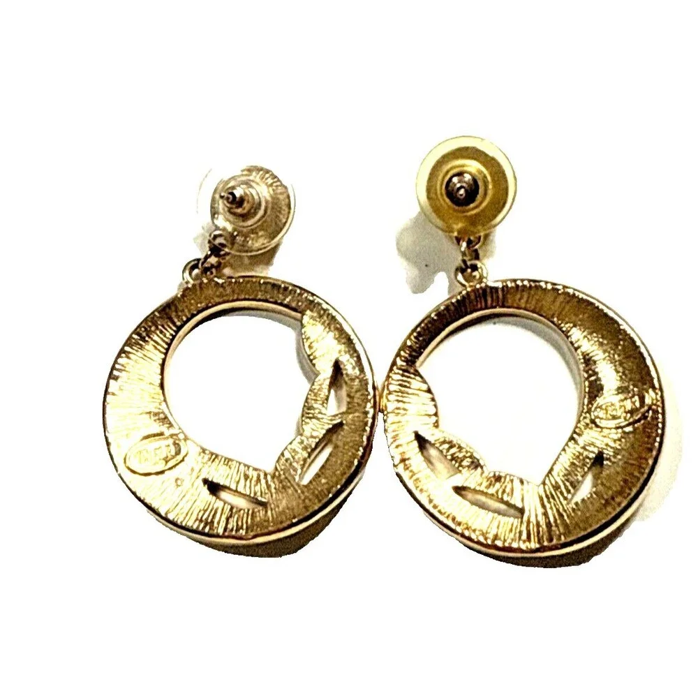 Vintage Trifari 1980s Pierced Earrings Enamel Dangle Gold Tone Black Cream 2”